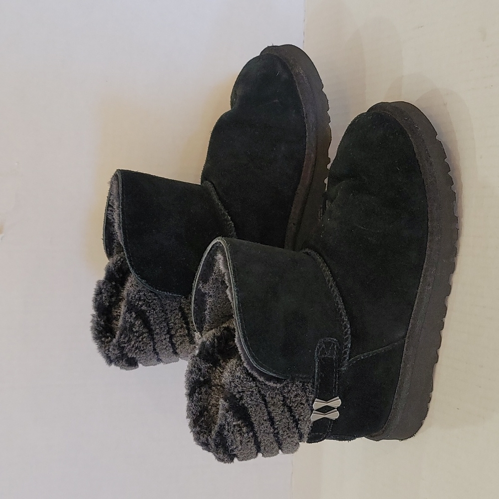 Ugg short insulated boots little girl size 3